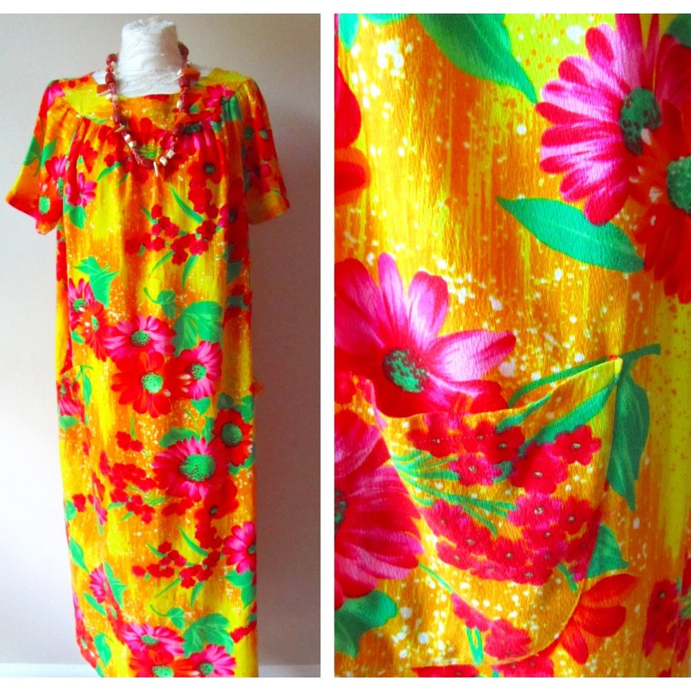 Vintage '60s '70s Hawaiian Style Floral Mumu Dress